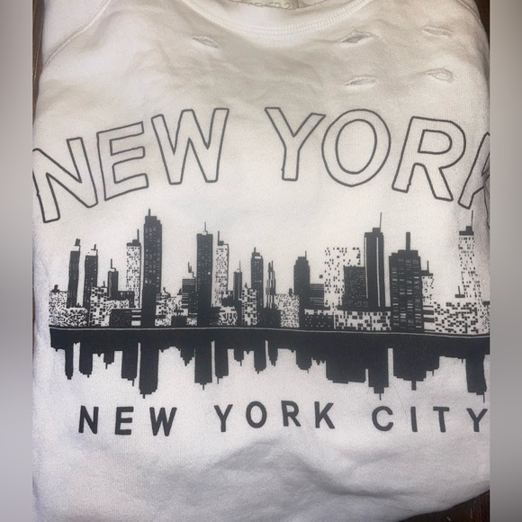Forever 21. NYC Skyline Distressed Pullover. Women’s Size 2XL - Picture 4 of 4